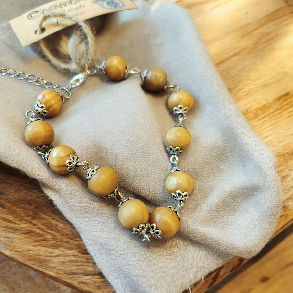 Комплект с деревянными бусинами