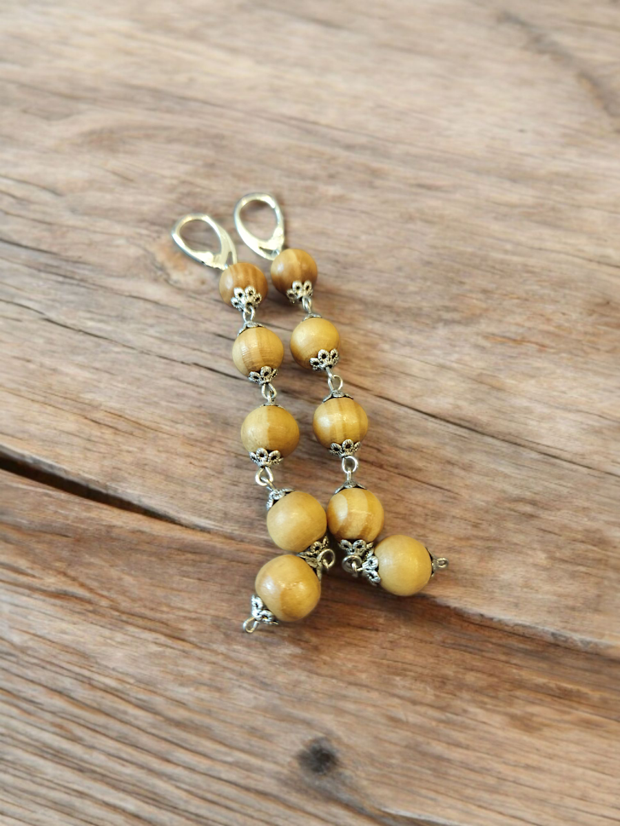 Комплект с деревянными бусинами