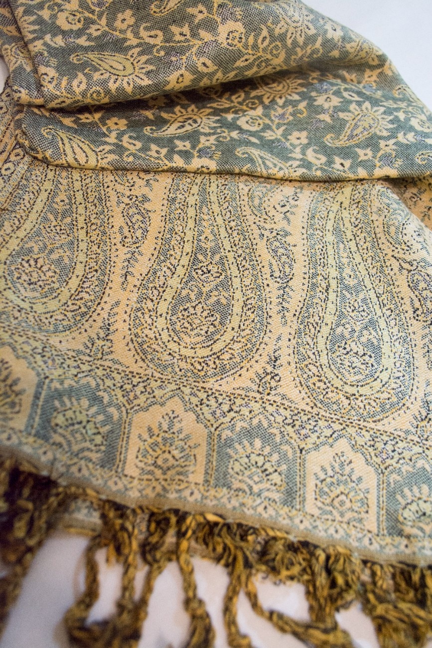 Индийский женский шарф